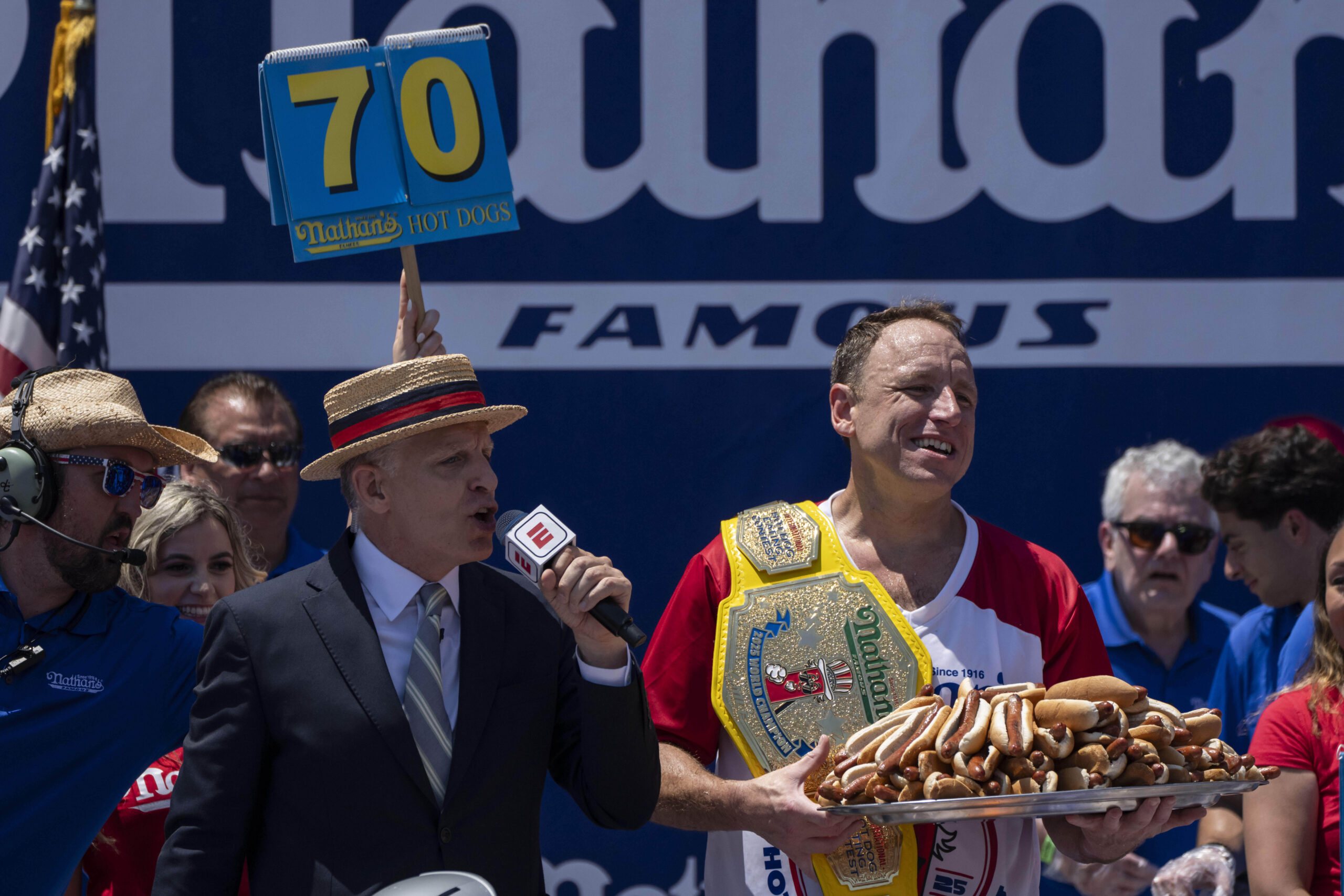 コールポート★フィギュリン　JO ジョー Joey Chestnut reclaims title in Nathan's Famous hot dog eating